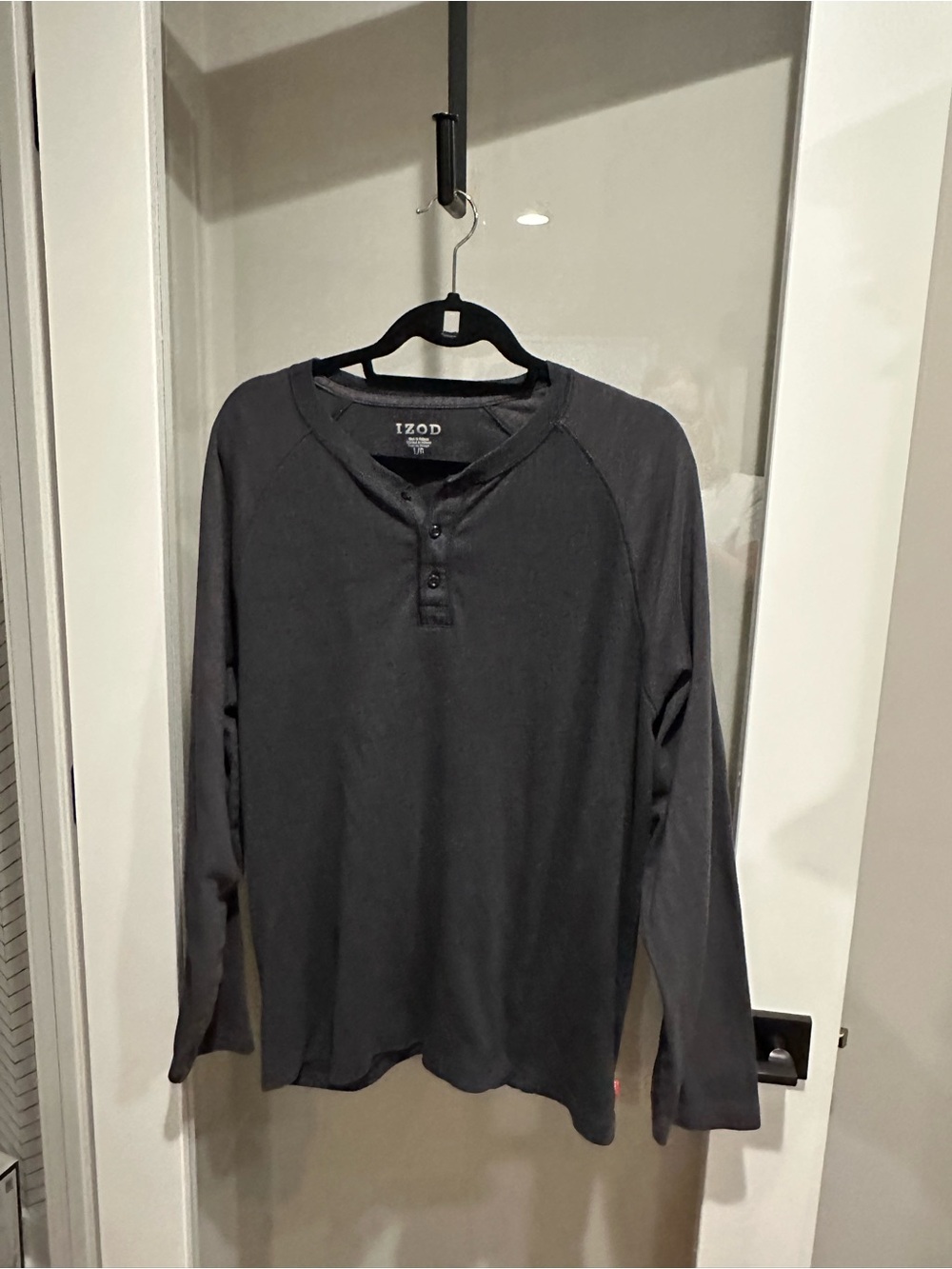 Izod Men's Long-Sleeve Henley in Charcoal Black